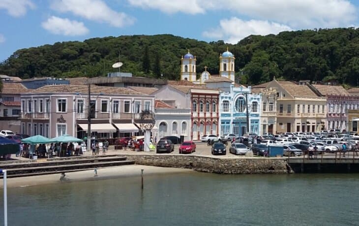 Vista de dentro do barco a cidade histórica!