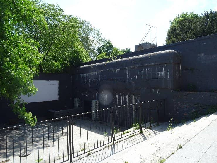 Charming Hilltop Cafe