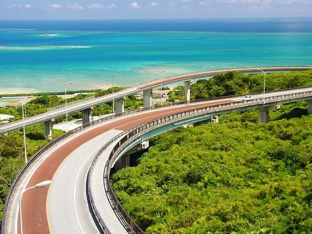 Enjoy the stunning view and magnificent ocean from Niraikanai Bridge!