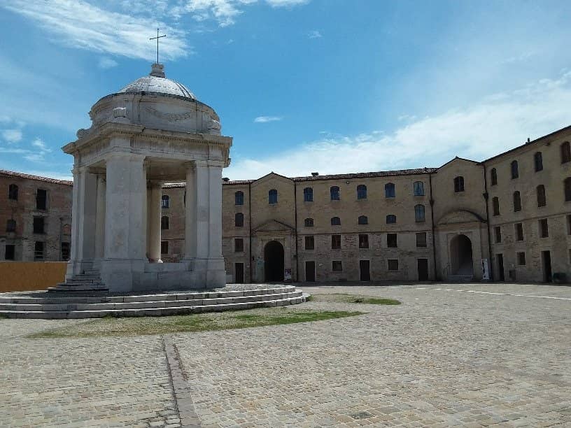 Enzo Cucchi Installations