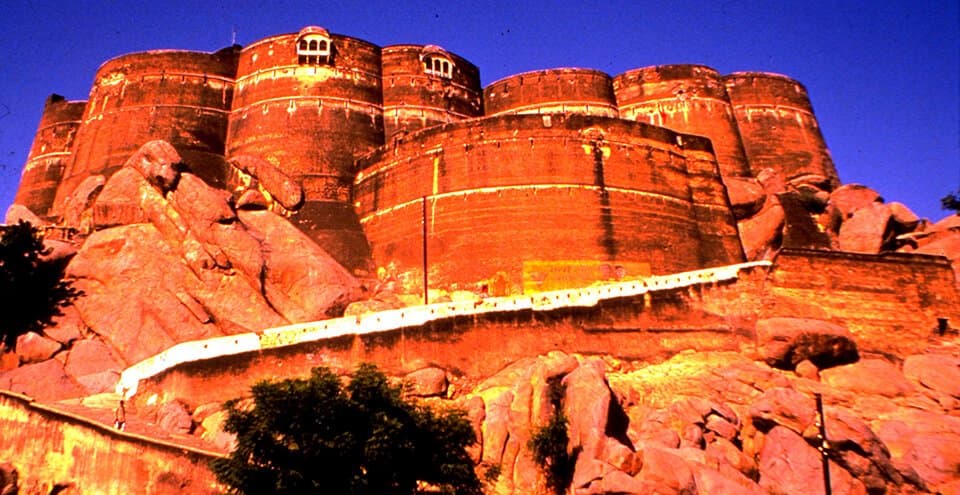 LAXMANGARH FORT Laxmangarh stands tall as the most impressive building in Laxmangarh town, looming majestically over the well laid township on its western side. An exceptional specimen of fort architecture in the entire world, Laxmangarh Fort is built upon scattered pieces of colossal rocks. The top of the ramp offers a fascinating bird's eye view of the Laxmangarh town modeled to resemble the city lay out of Jaipur – Rajasthan's bustling capital city.