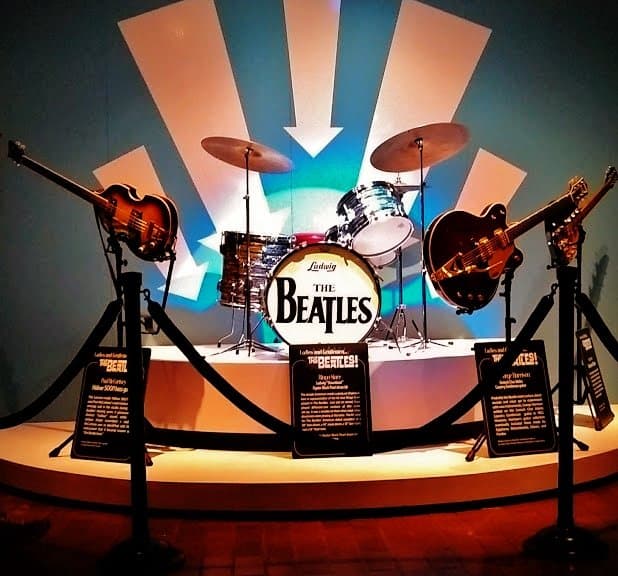 A mini stage set up of where the band places are and their Instruments
