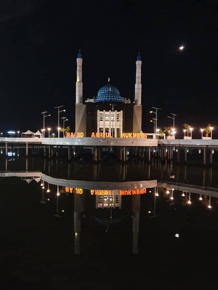 The Floating Illusion