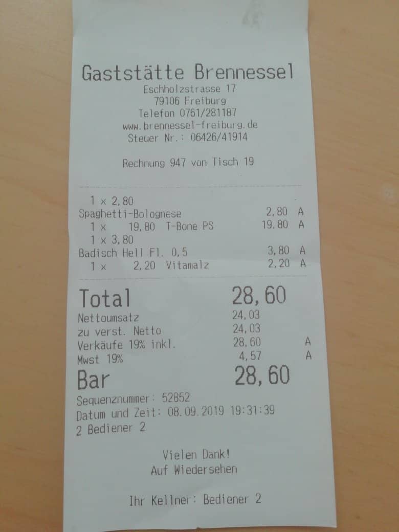 Relaxed Outdoor Dining