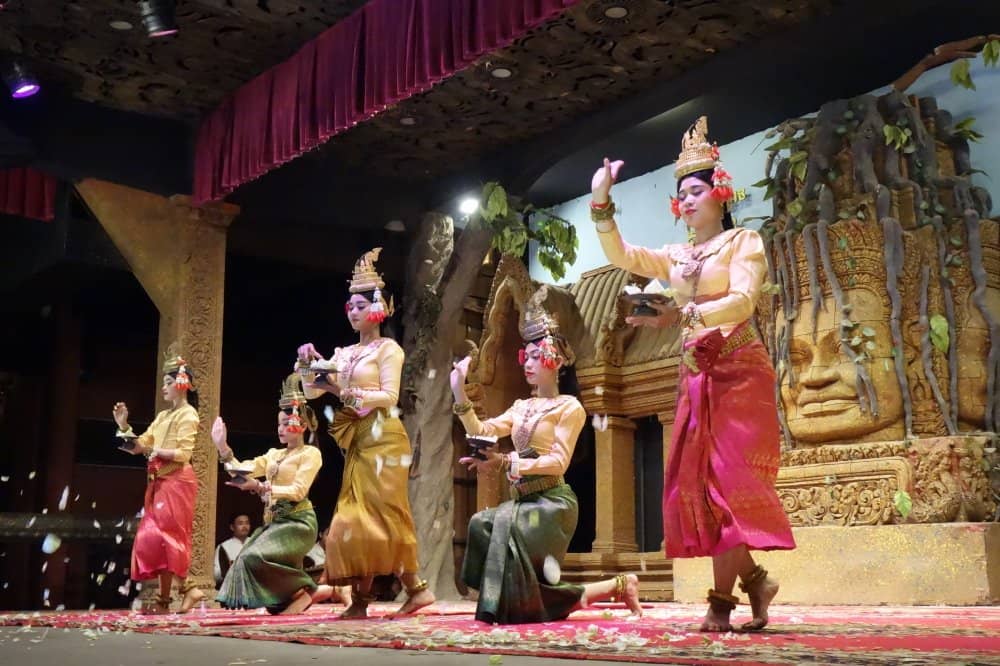 Value-for-Money Buffet and Show