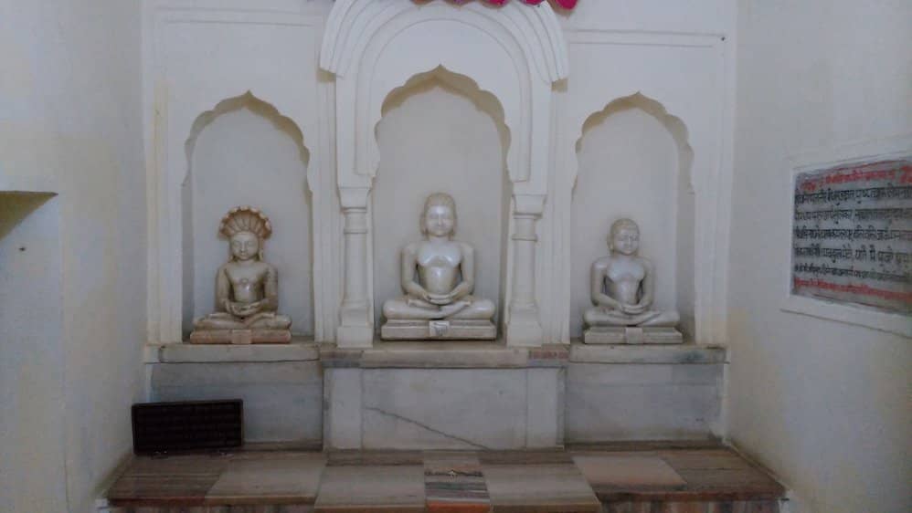 Proximity to Khajuraho Jain Temple