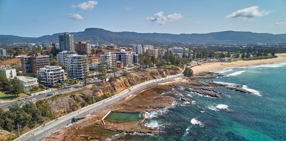 The Blue Mile stretches from Stuart Park in the north to Wollongong Golf Club in the south. Enjoy a shared pathway for both pedestrians and bike riders, with many places to stop and enjoy a coffee at a local café while taking in the stunning sea views.