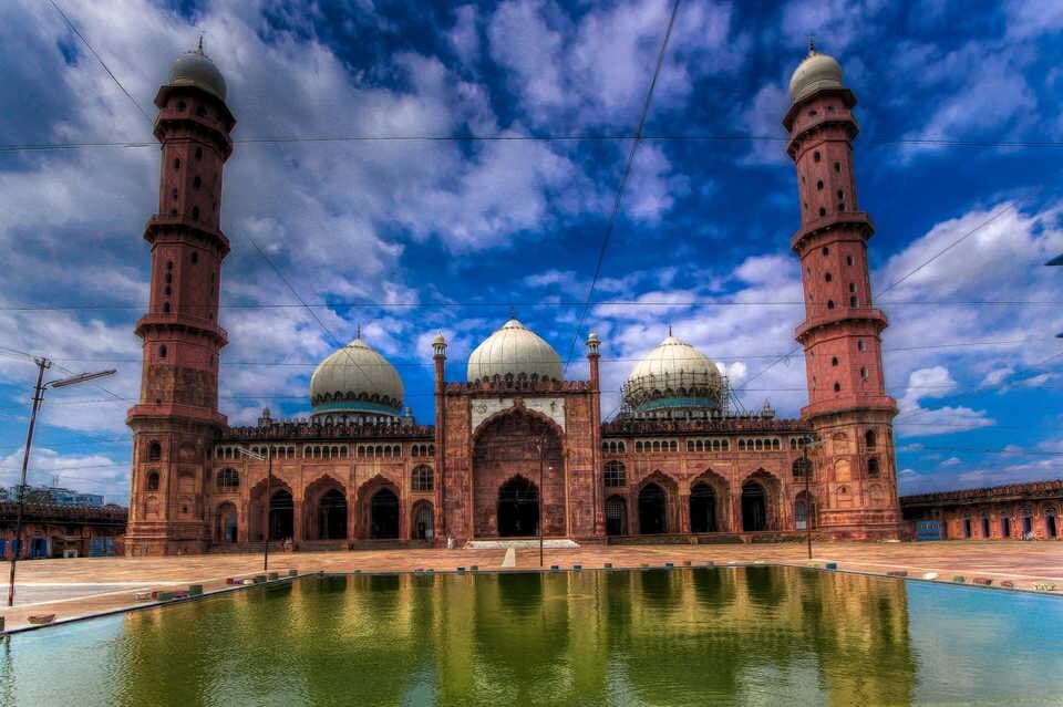 On this Occasion of Bakrid...We witness the majesty and grandeur of some of the large mosques in India.. Few to name besides Jama Masjid in Delhi are viz: Taj Ui in Bhopal, JM in Srinagar,Bara & Chota Imambara in Lucknow, Mecca in Hyderabad