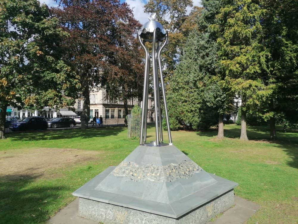 Aviaries and Play Area