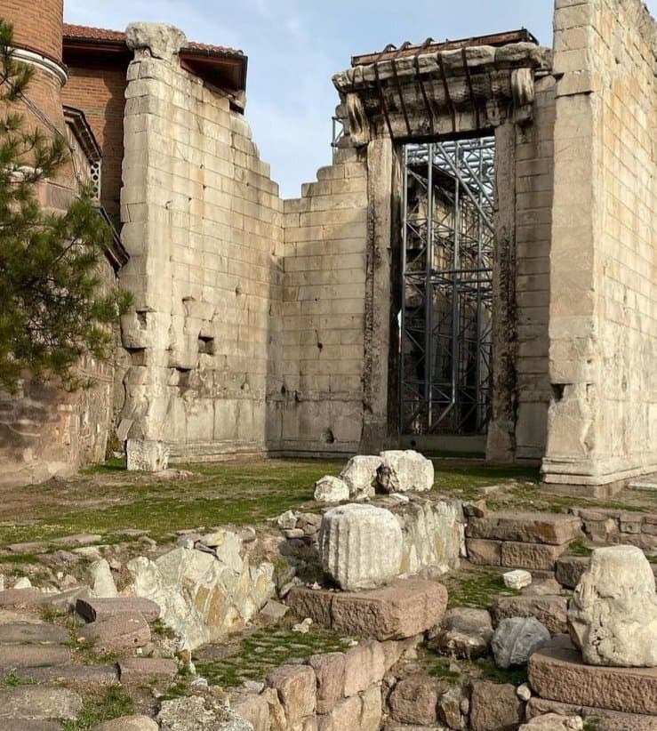 Augustus Tapınağı