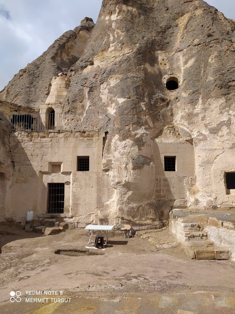 Keşlik manastırı Ürgüp’e yaklaşık 17 km uzaklıkta olan, oldukça iyi korunmuş erken Hristiyanlık dönemi manastırlardan.