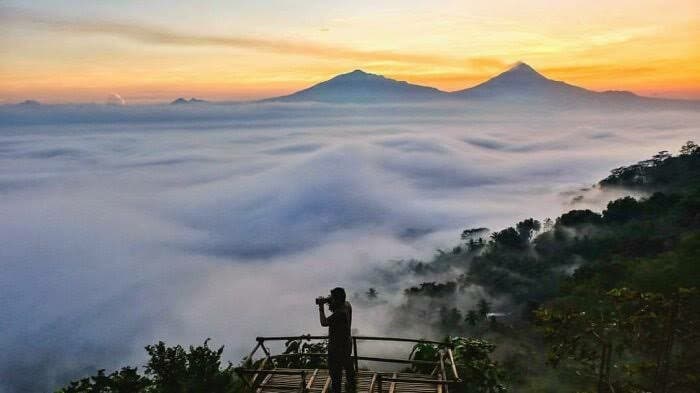 Putuk setumbu hill enjoy sun rise in yogyakarta