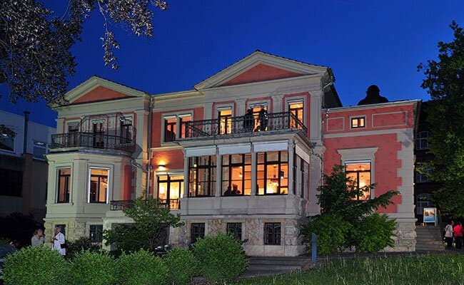 SCHOTT Villa at night.