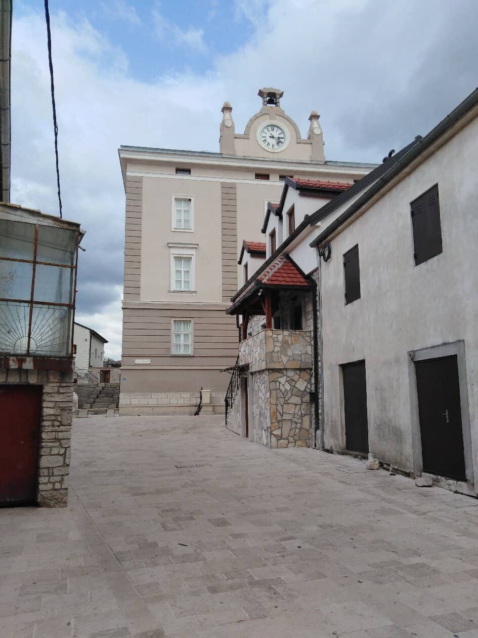 Life-Sized Depictions