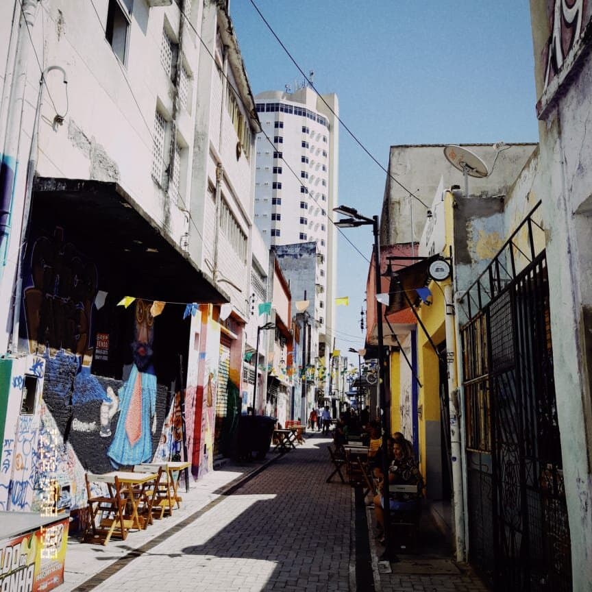 Sobre o beco da lama ; vibe musical ; comida boa regional e um bom bate papo !
Se procuras isso ; chama a gente na recepção; para ti levar nesta vibe .
