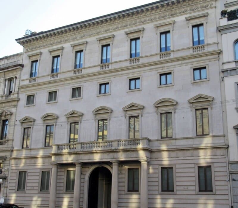 La facciata in Corso Venezia