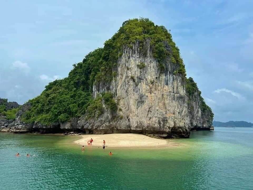 Halong bay new 7  wonders in the world