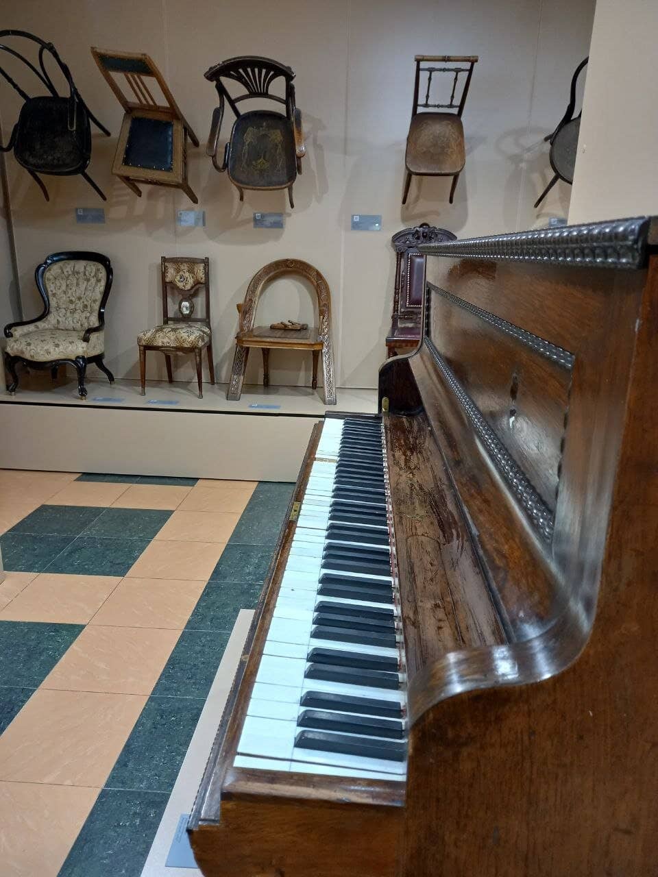 Historical Figures' Furniture