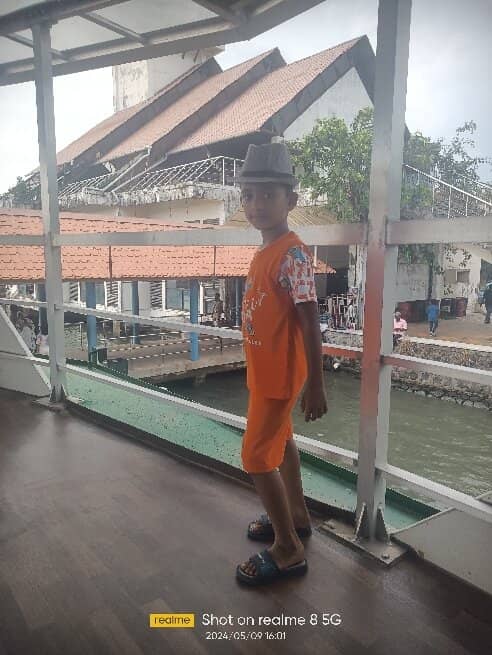 Ferry to Vypeen Island