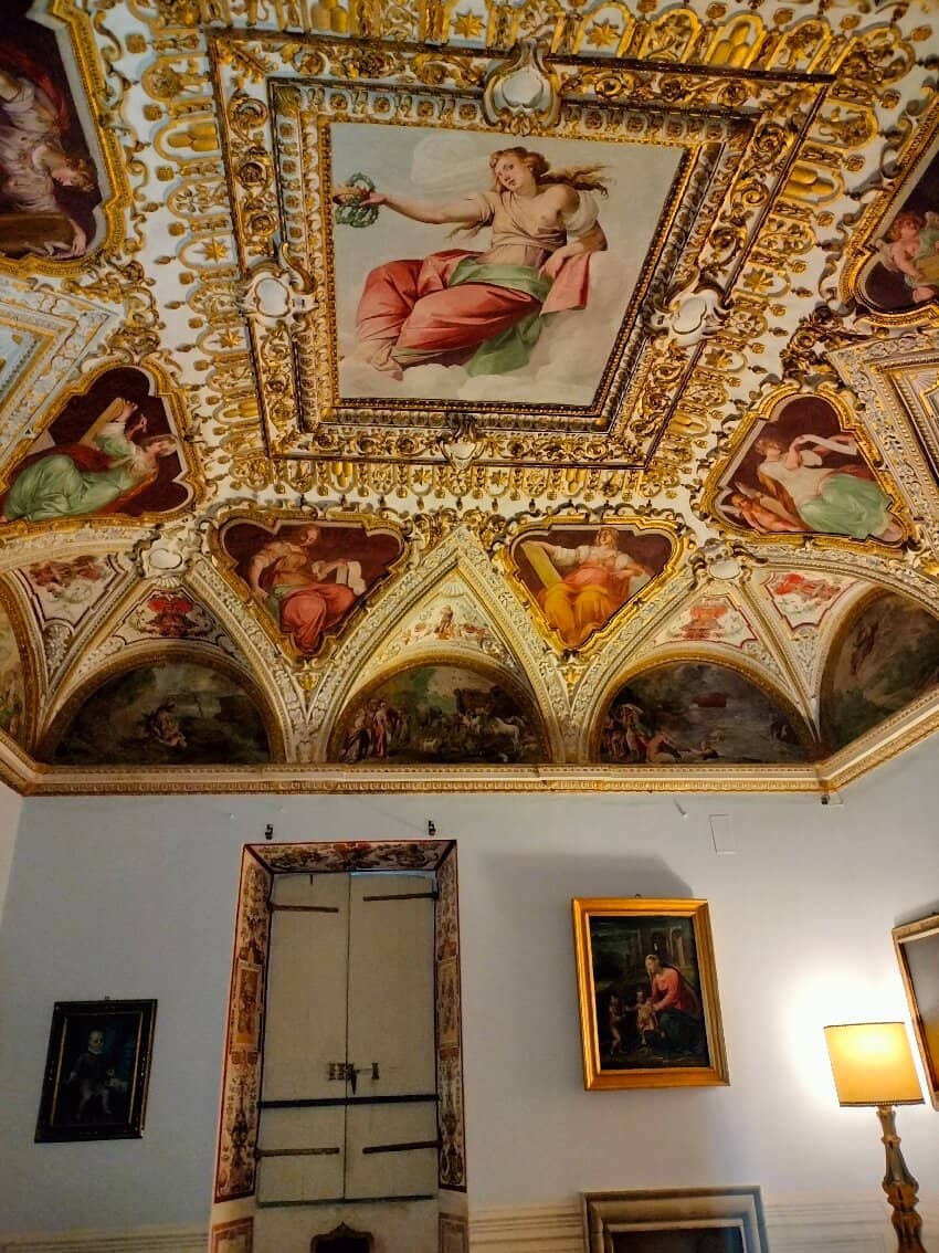 Symmetrical Casini