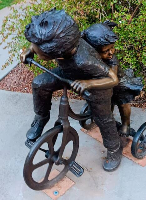 Artistic Sculptures
