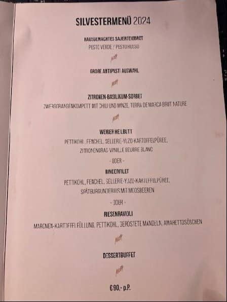 Charming Courtyard Dining