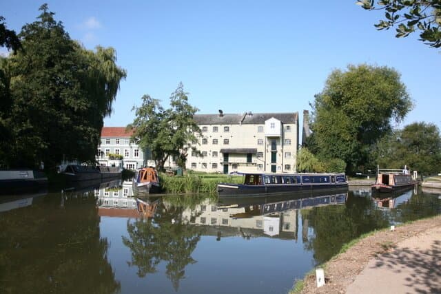 Parndon Mill is a hub bursting with artists and creativity, nestled on the river on the river in Harlow. Our vision is to give everyone in our community the opportunity to experience, create, and appreciate art and crafts.