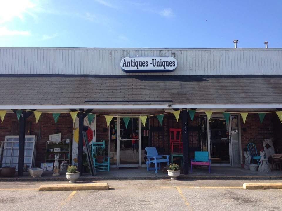 🧺 Step into charm at The Saturday Market — where antiques and vintage treasures are waiting to be discovered! Come shop local and uncover something truly unique. 📍We can’t wait to see you this weekend!