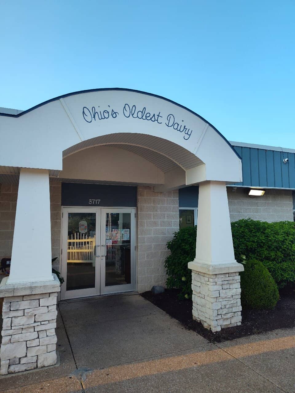 Nostalgic Ice Cream Parlor Experience