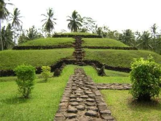 The three-tiered mound