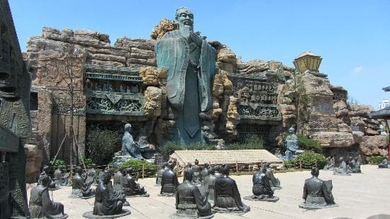 GroΓe Statue