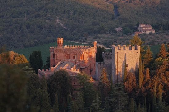Il Castello di Brolio al tramonto