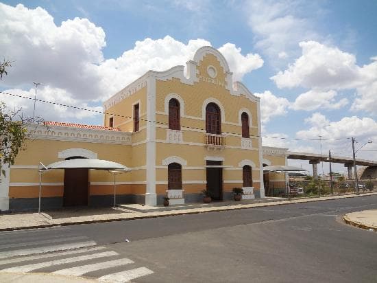 Fachada principal da Estação Ferroviária