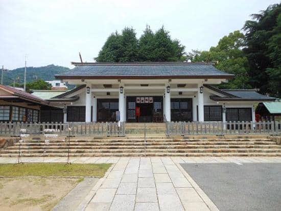 Expansive Shrine Grounds