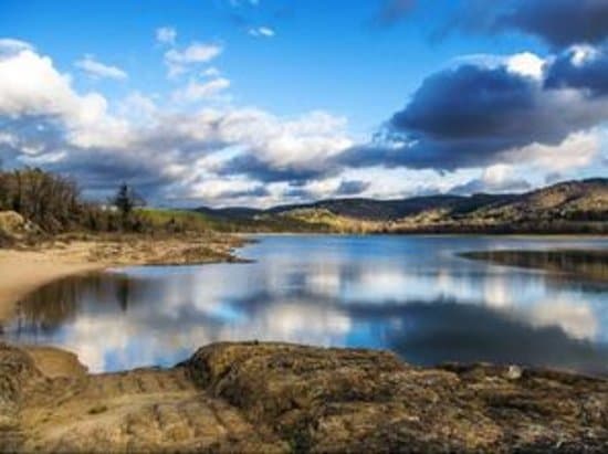 lumières naturelles sur le lac