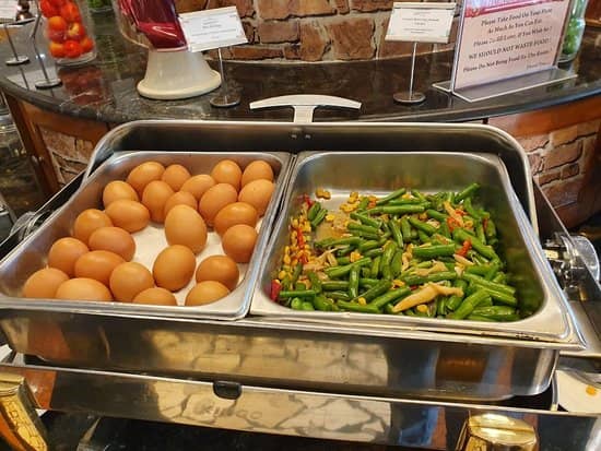 Diverse Breakfast Buffet