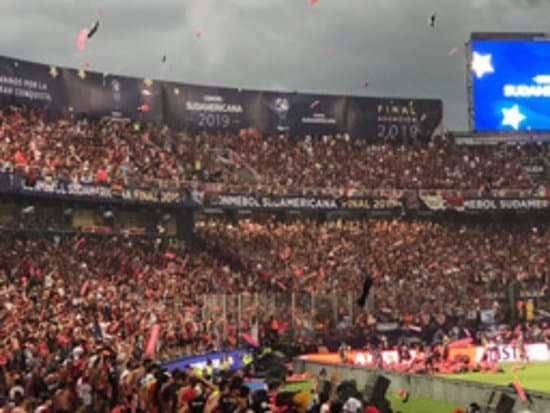 Se desató la tormenta, justo después del espectáculo de Los Palmeras y Luis Fonzi y antes del inicio del partido