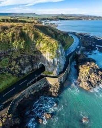Drains Bay north of Larne on the coastal route, fabulous little coffee trailer on the sea, Dock of the Bay. Best coffee Iβve had in a long time!!