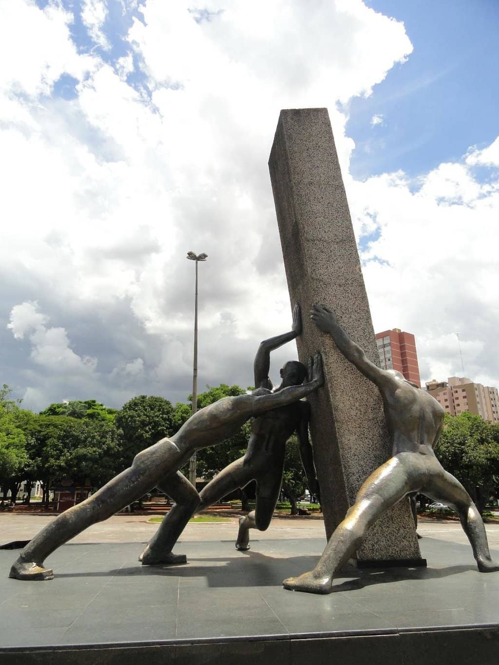 Monumento às Três Raças