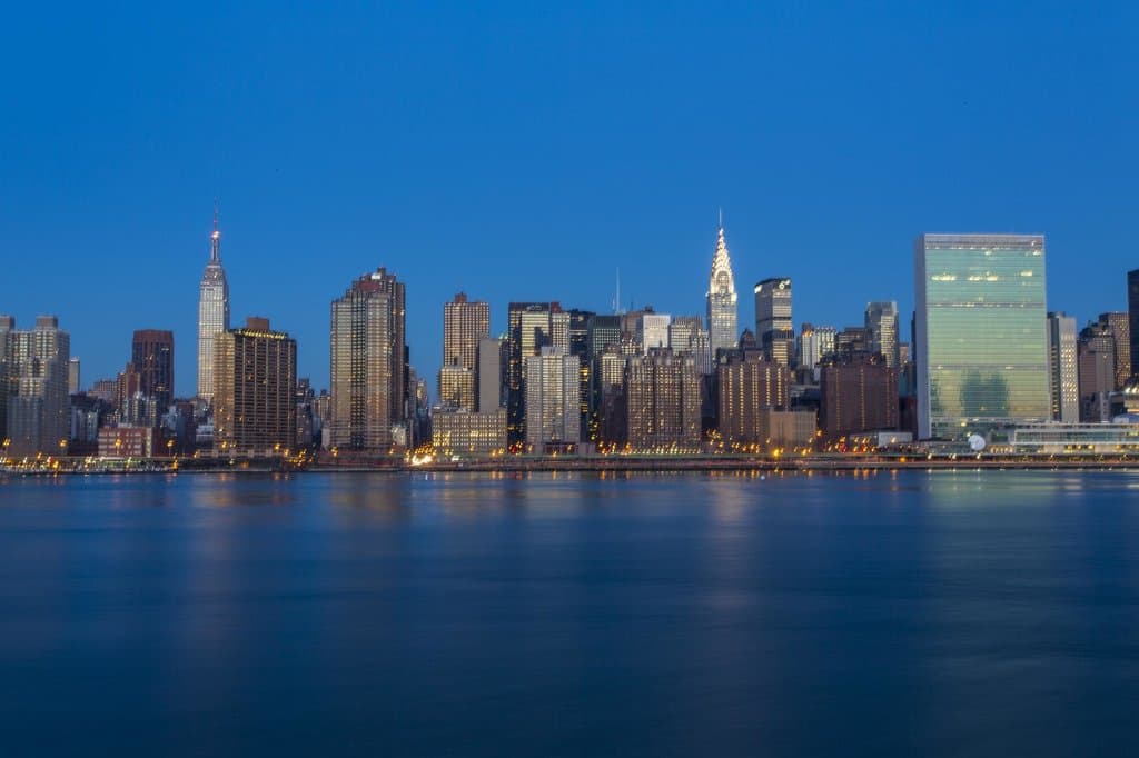 View of Midtown Manhattan from Hunter's Point State Park