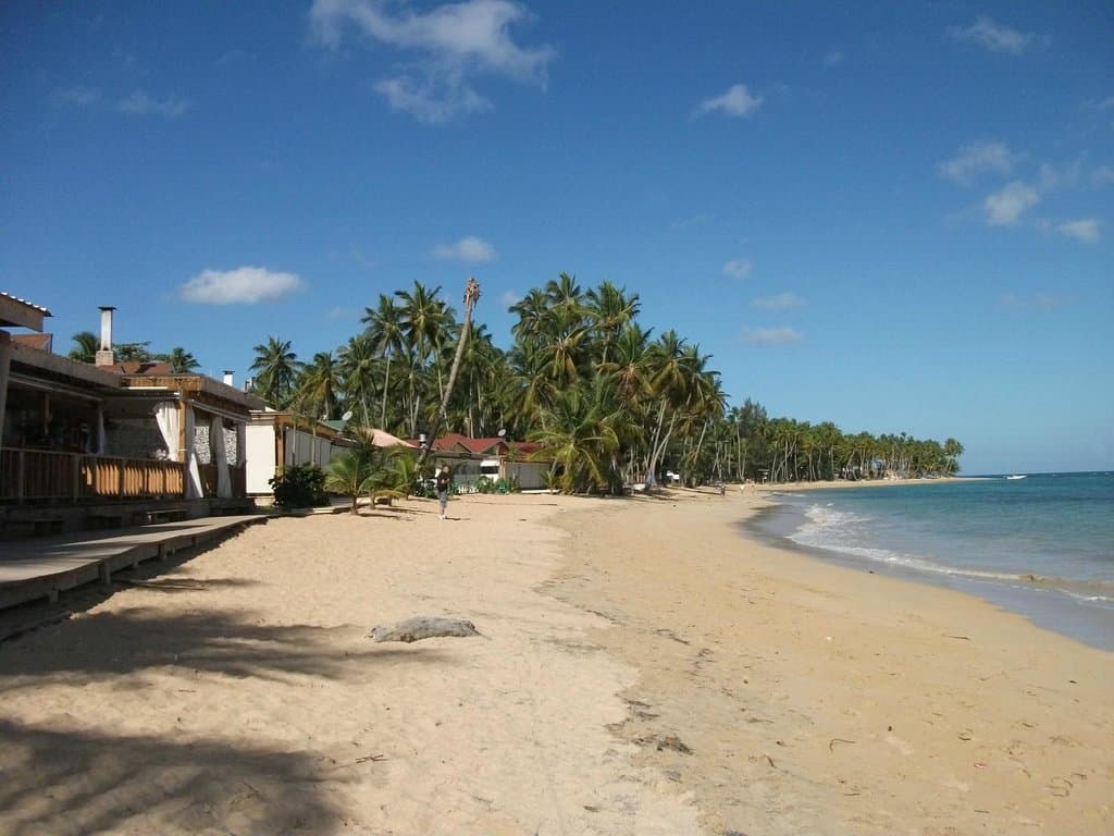 La plage de Pueblo Los Pescadores