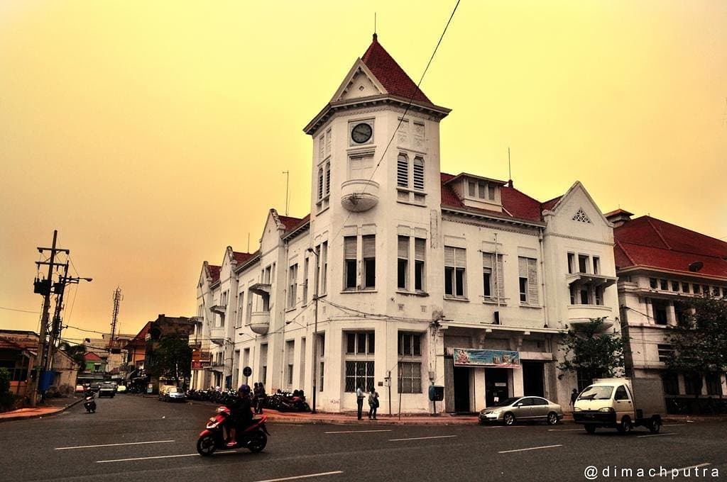 a corner in Pemuda Street.