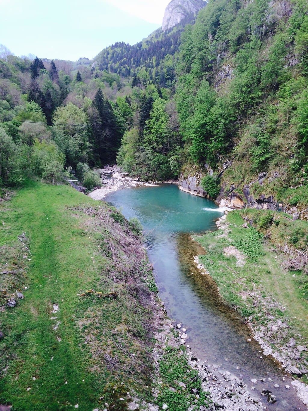 Lac du jotty proximité des gorges du pont du diable