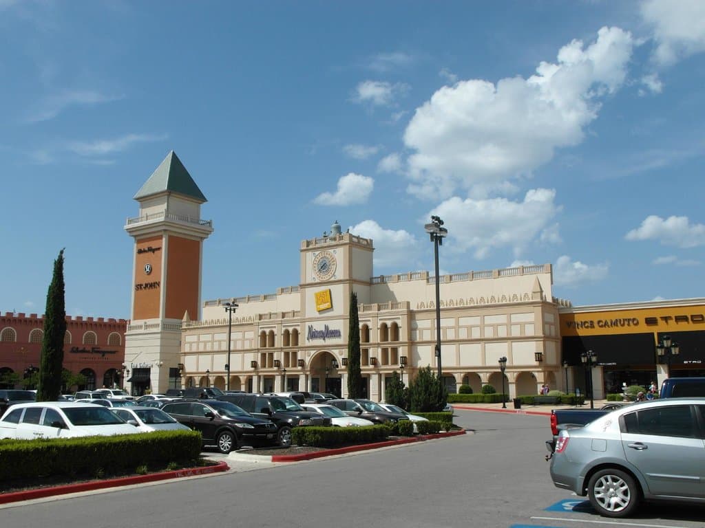 fachada principal del mall