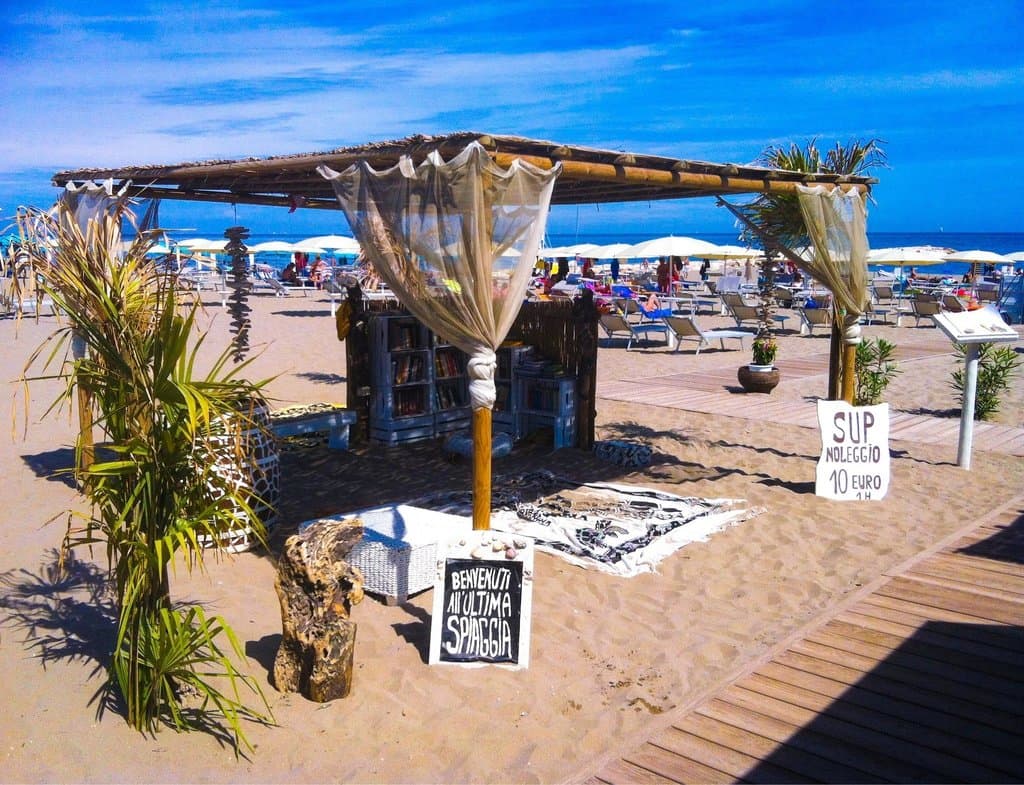 Walking on Sunshine!
Welcome to L'ULTIMA SPIAGGIA!