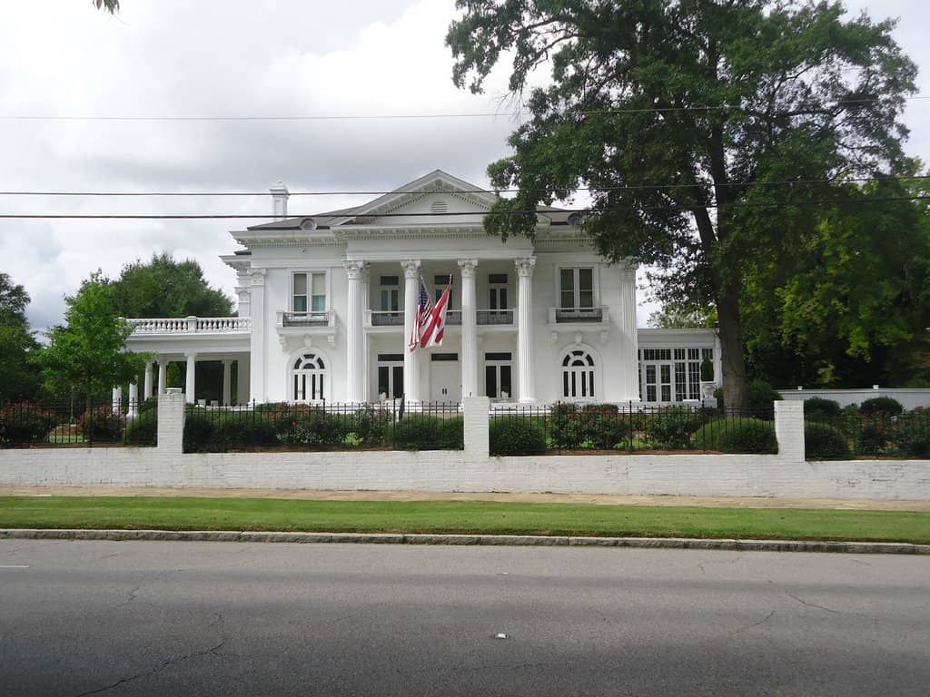 Holiday Candlelight Tours