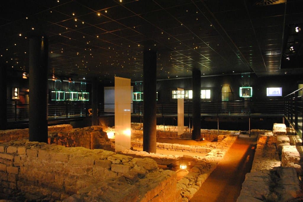 Dentro do museu
