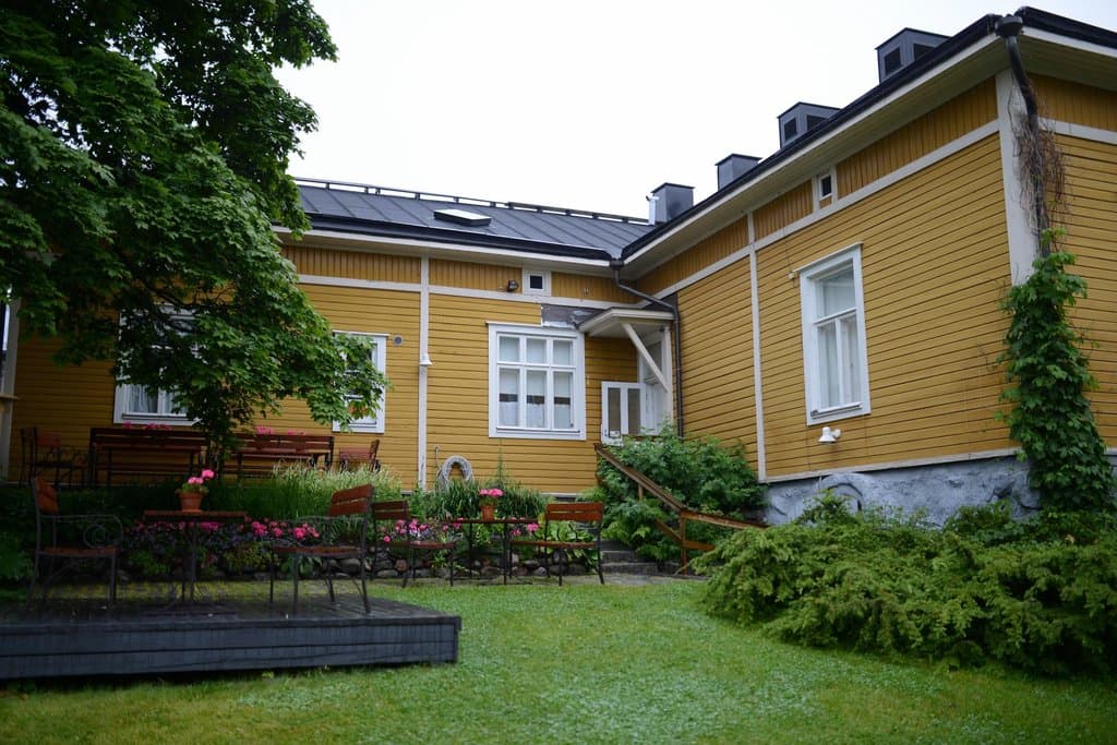 VB Photographic centre´s idyllic garden is open in the summer.