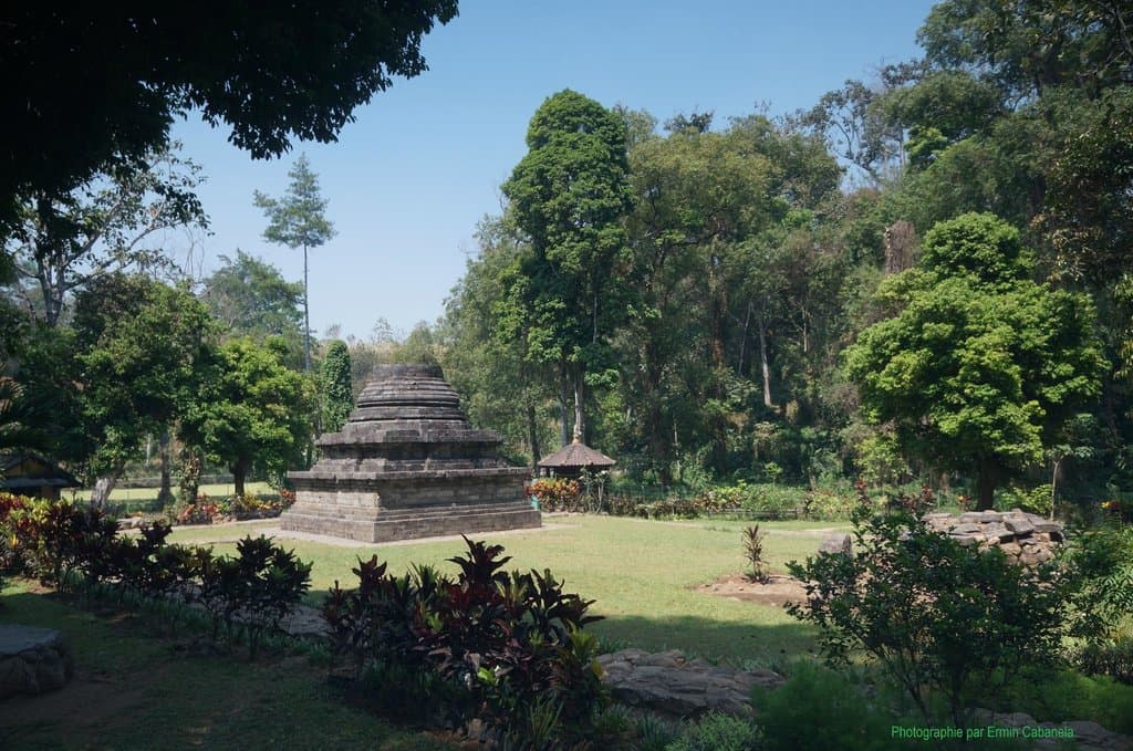 Candi Sumberawan in its setting.