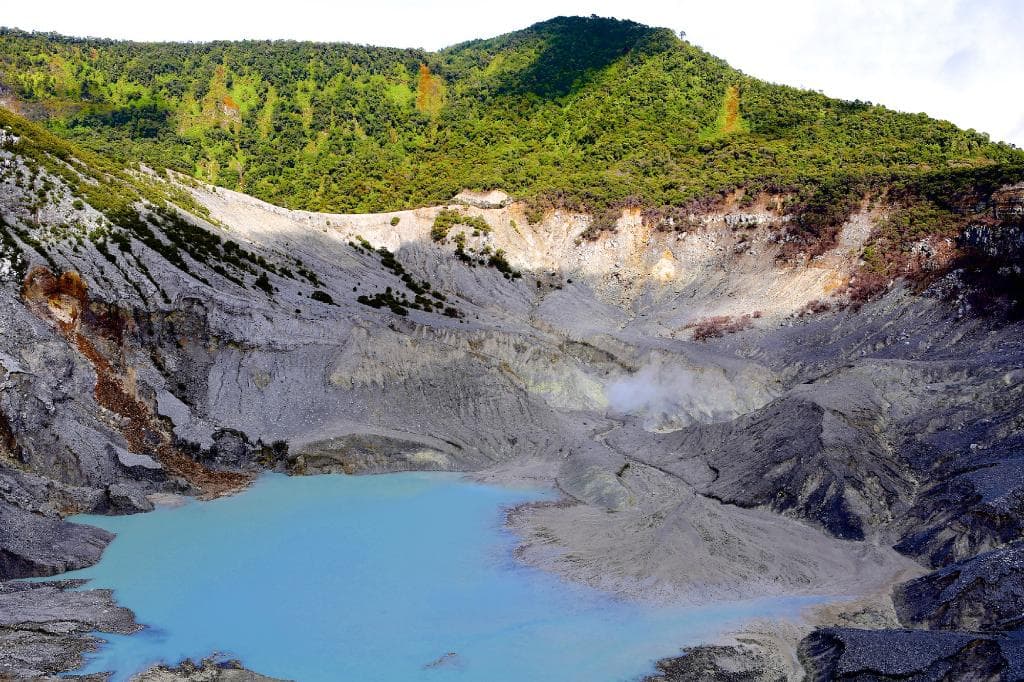 Ratu Crater